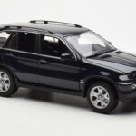 BMW X5 4.4i E53 Tume Sinine Kyosho 1:18 - image 6 of 8