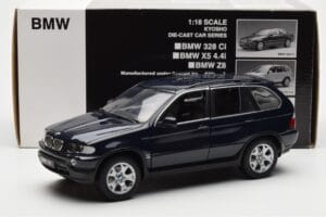BMW X5 4.4i E53 Tume Sinine Kyosho 1:18 08521DB Metall - pilt 8/8