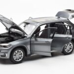 BMW X5 F15 Space Hall Paragon 1:18 - image 2 of 8