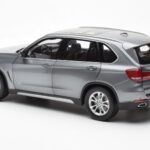 BMW X5 F15 Space Hall Paragon 1:18 - image 7 of 8
