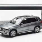 BMW X5 F15 Space Hall Paragon 1:18 - image 8 of 8