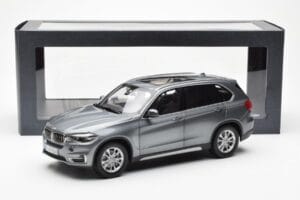BMW X5 F15 Space Hall Paragon 1:18 80432318988 Metall - pilt 8/8