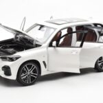 BMW X5 G05 Valge Paragon 1:18 - image 2 of 8
