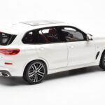BMW X5 G05 Valge Paragon 1:18 - image 3 of 8