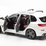 BMW X5 G05 Valge Paragon 1:18 - image 5 of 8