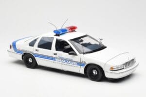 Chevrolet Caprice Sebring Politsei UT Models 1:18 21029 Metall - pilt 4/6