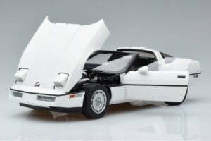 Chevrolet Corvette C4 Valge AUTOart 1:18 71243 Metall - pilt 2/8