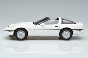 Chevrolet Corvette C4 Valge AUTOart 1:18 71243 Metall - pilt 4/8