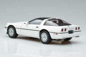 Chevrolet Corvette C4 Valge AUTOart 1:18 71243 Metall - pilt 7/8