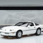 Chevrolet Corvette C4 Valge AUTOart 1:18 71243 Metall - image 8 of 8