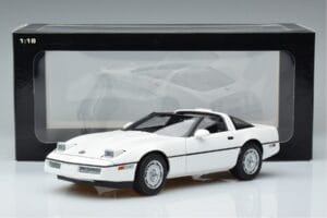 Chevrolet Corvette C4 Valge AUTOart 1:18 71243 Metall - pilt 8/8