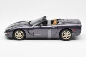 Chevrolet Corvette C5 Kabriolett Lilla Pärl Metallik UT Models 1:18 21010 Metall - pilt 3/6