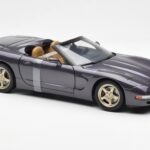 Chevrolet Corvette C5 Kabriolett Lilla Pärl Metallik UT Models 1:18 - image 4 of 6