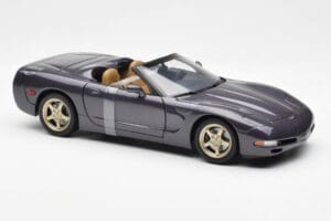 Chevrolet Corvette C5 Kabriolett Lilla Pärl Metallik UT Models 1:18 21010 Metall - pilt 4/6
