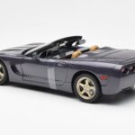 Chevrolet Corvette C5 Kabriolett Lilla Pärl Metallik UT Models 1:18 - image 5 of 6