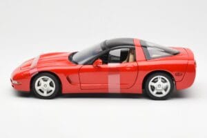 Chevrolet Corvette C5 Hardtop Punane UT Models 1:18 21041 Metall - pilt 3/6