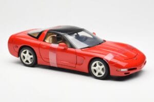 Chevrolet Corvette C5 Hardtop Punane UT Models 1:18 21041 Metall - pilt 4/6