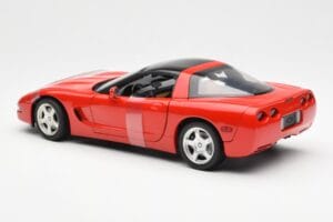Chevrolet Corvette C5 Hardtop Punane UT Models 1:18 21041 Metall - pilt 5/6