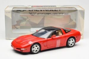 Chevrolet Corvette C5 Hardtop Punane UT Models 1:18 21041 Metall - pilt 6/6