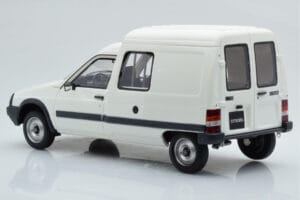 Citroen C15 E Valge Otto 1:18 OT956B Vaik - pilt 4/6