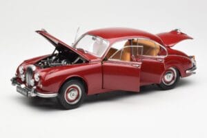 Daimler 250 V8 Punane Paragon 1:18 PA-98312 Metall - pilt 2/8