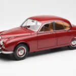 Daimler 250 V8 Punane Paragon 1:18