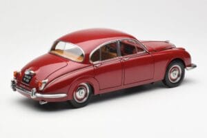 Daimler 250 V8 Punane Paragon 1:18 PA-98312 Metall - pilt 3/8