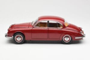 Daimler 250 V8 Punane Paragon 1:18 PA-98312 Metall - pilt 4/8
