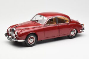 Daimler 250 V8 Punane Paragon 1:18