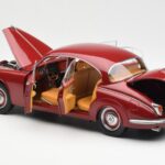 Daimler 250 V8 Punane Paragon 1:18 - image 5 of 8