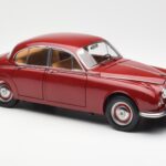Daimler 250 V8 Punane Paragon 1:18 - image 6 of 8
