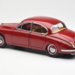Daimler 250 V8 Punane Paragon 1:18 - image 7 of 8