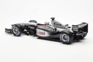 McLaren MP4/17D #6 K. Raikkonen F1 2003 Hot Wheels 1:18 B1650 Metall - pilt 4/6