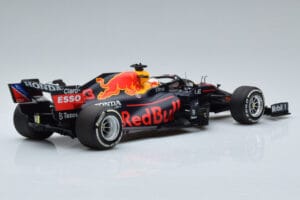 Red Bull Racing RB16B #33 M. Verstappen Abu Dhabi GP F1 World Champion 2021 Minichamps 1:18 110212333 Metall - pilt 2/6