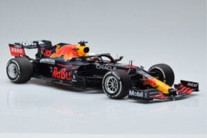 Red Bull Racing RB16B #33 M. Verstappen Abu Dhabi GP F1 World Champion 2021 Minichamps 1:18 110212333 Metall - pilt 4/6