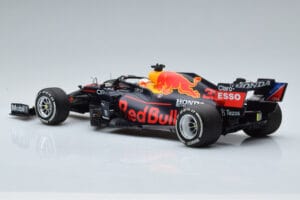 Red Bull Racing RB16B #33 M. Verstappen Abu Dhabi GP F1 World Champion 2021 Minichamps 1:18 110212333 Metall - pilt 5/6