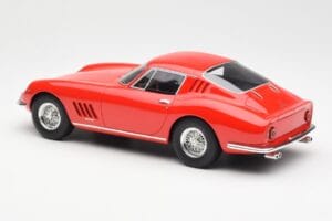 Ferrari 275 GTB Punane CMR 1:18 CMR033 Metall - pilt 5/6