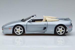Ferrari F355 Spider Hot Wheels 1:18 23907 Metall - pilt 4/7