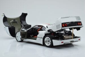 Ferrari F40 Pärlvalge Italy Kyosho 1:18 08416PWT-G Metall - pilt 5/8
