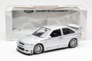 Ford Escort RS Cosworth Tänavaversioon Hõbedane UT Models 1:18 22706 Metall - pilt 2/6