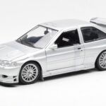 Ford Escort RS Cosworth Tänavaversioon Hõbedane UT Models 1:18