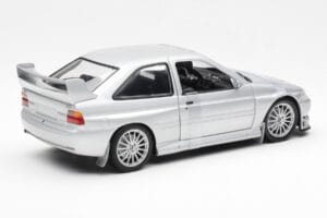 Ford Escort RS Cosworth Tänavaversioon Hõbedane UT Models 1:18 22706 Metall - pilt 5/6