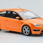 Ford Focus Mk2 ST 2.5 Electric Oranž Otto 1:18 - image 4 of 6