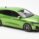 Ford Focus Mk5 ST Phase 2 Mean Roheline Otto 1:18 - image 4 of 6