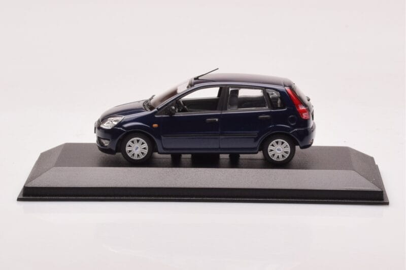 Ford Fusion Sinine Minichamps 1:43