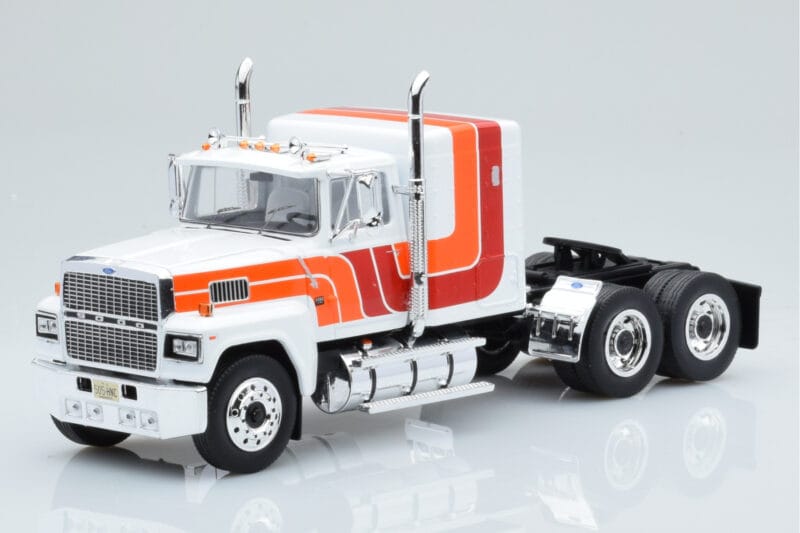 Ford LTL 9000 Valge Punane Oranž IXO 1:43