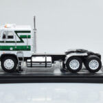 Freightliner FLA Valge Roheline IXO 1:43 - image 2 of 4