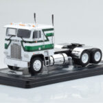 Freightliner FLA Valge Roheline IXO 1:43