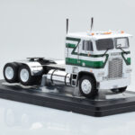 Freightliner FLA Valge Roheline IXO 1:43 - image 3 of 4