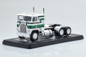 Freightliner FLA Valge Roheline IXO 1:43